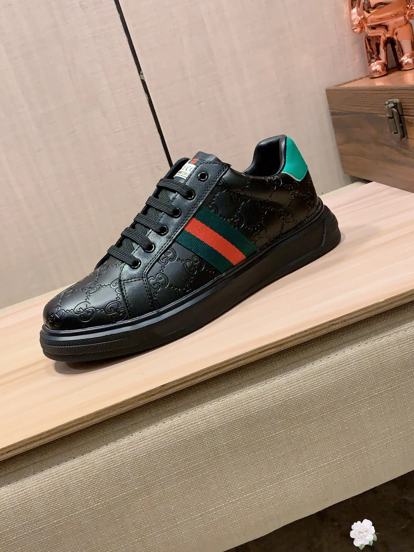 Men's men's shoes💰420💰💰🎩🎩[Lightning][Lightning] "Gucci*" latest • popular casual shoes, top brand [seduce] luxury ~ purchasing agency, top ~ quality. [Strong] The upper is made of imported breathable cowhide with fabric material ➕ Breathable sheepskin feet (•) and fine workmanship. The original stylish and stylish soft rubber wear-resistant and non-slip outsole is light and comfortable on the feet. The real thing looks better when photographed in person. 111: code: 38-44, 3️⃣ colors selected